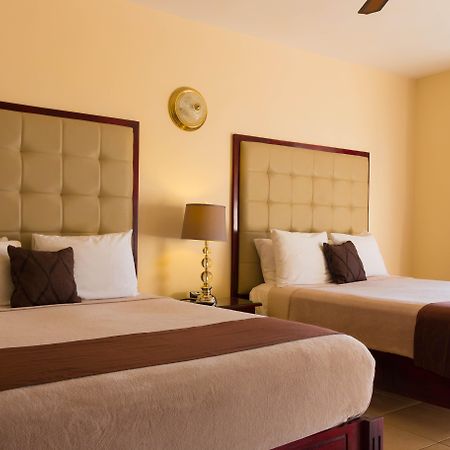 נגריל Travellers Beach Resort מראה חיצוני תמונה