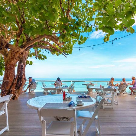 נגריל Travellers Beach Resort מראה חיצוני תמונה
