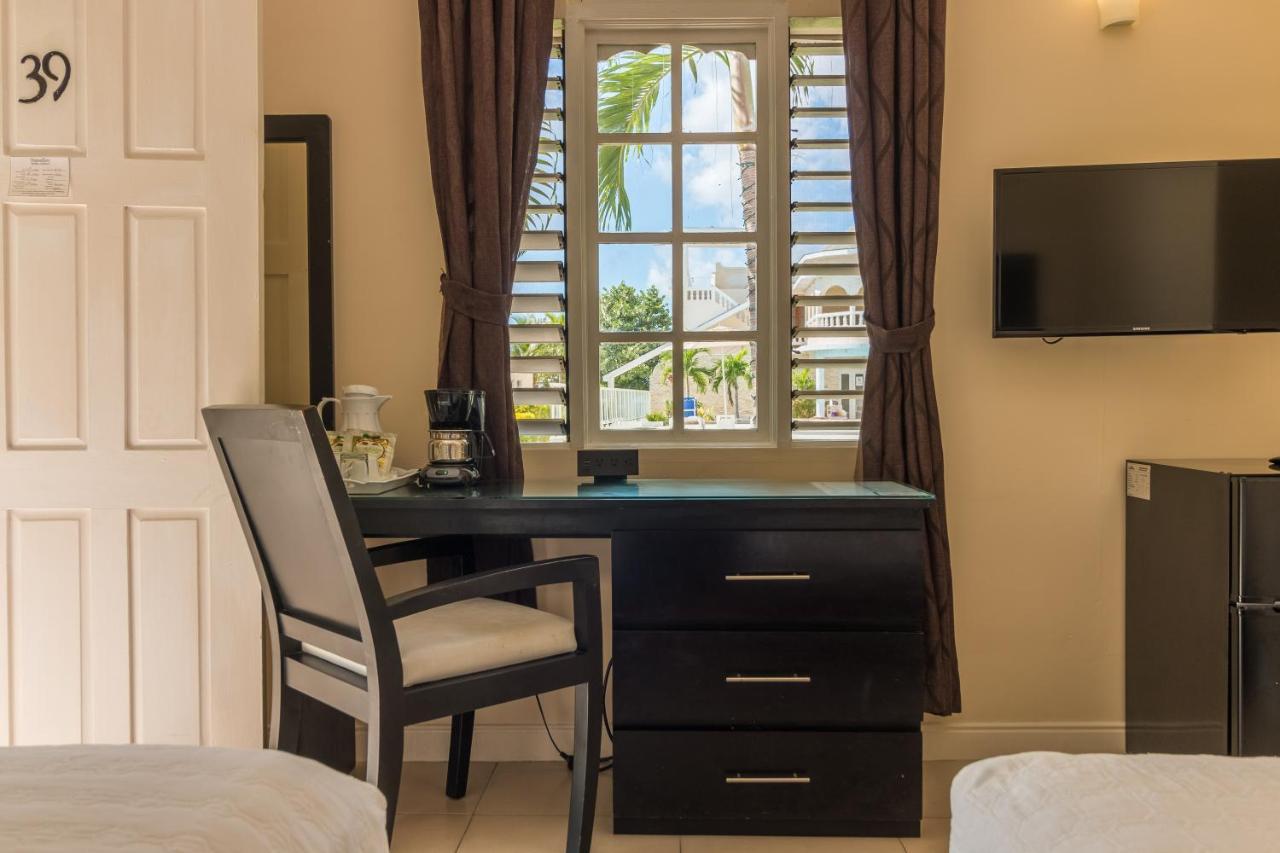 נגריל Travellers Beach Resort מראה חיצוני תמונה