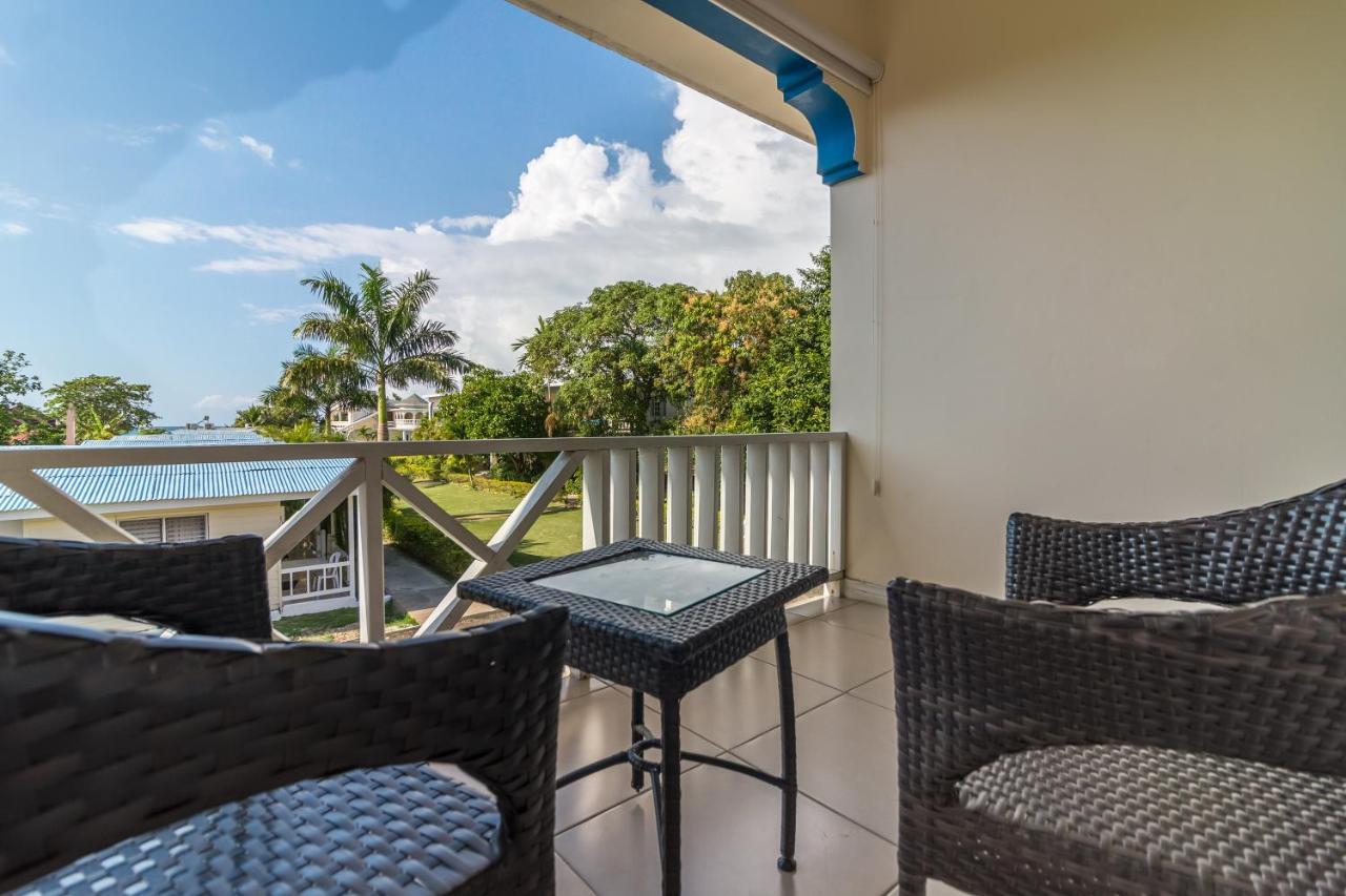 נגריל Travellers Beach Resort מראה חיצוני תמונה