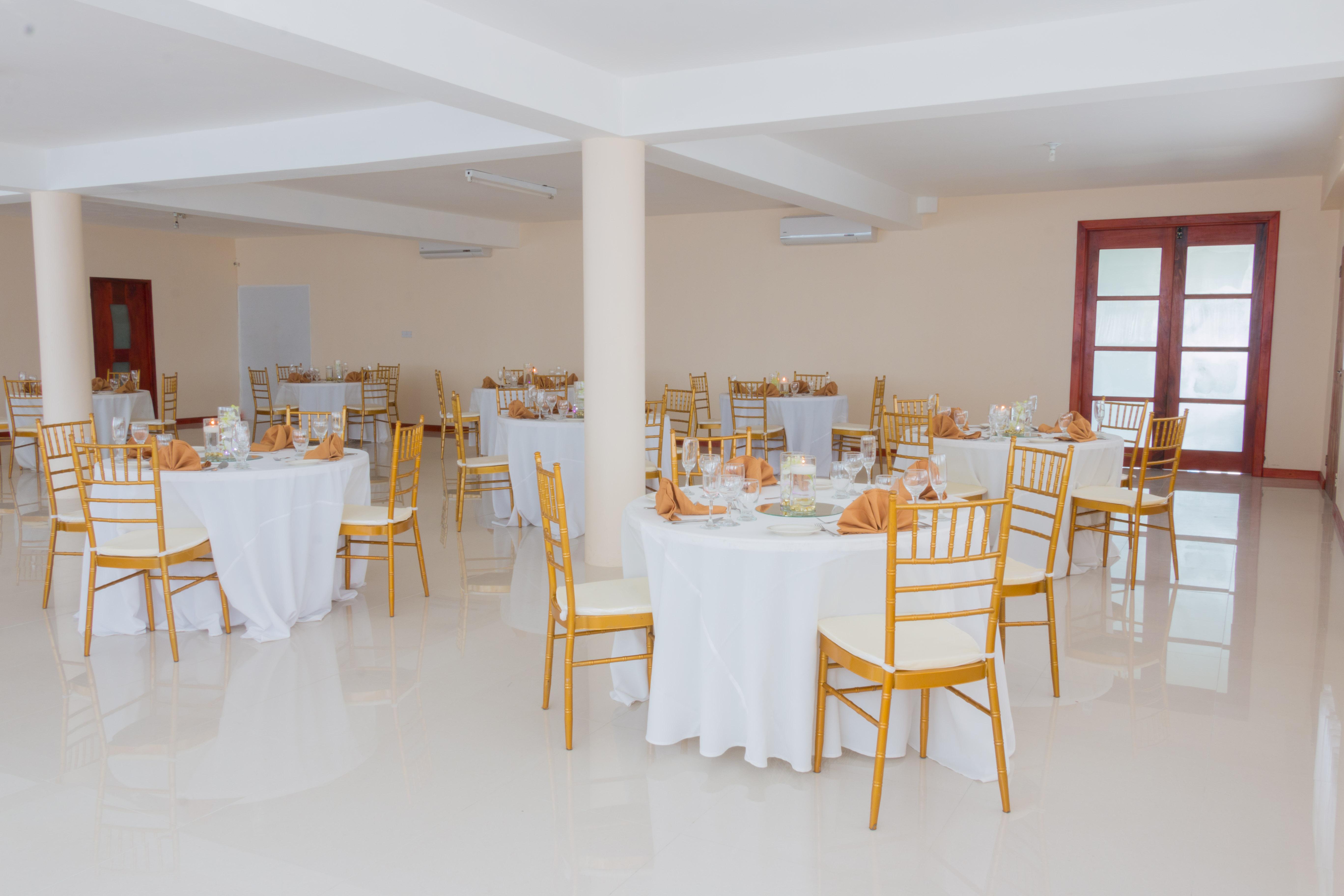 נגריל Travellers Beach Resort מראה חיצוני תמונה
