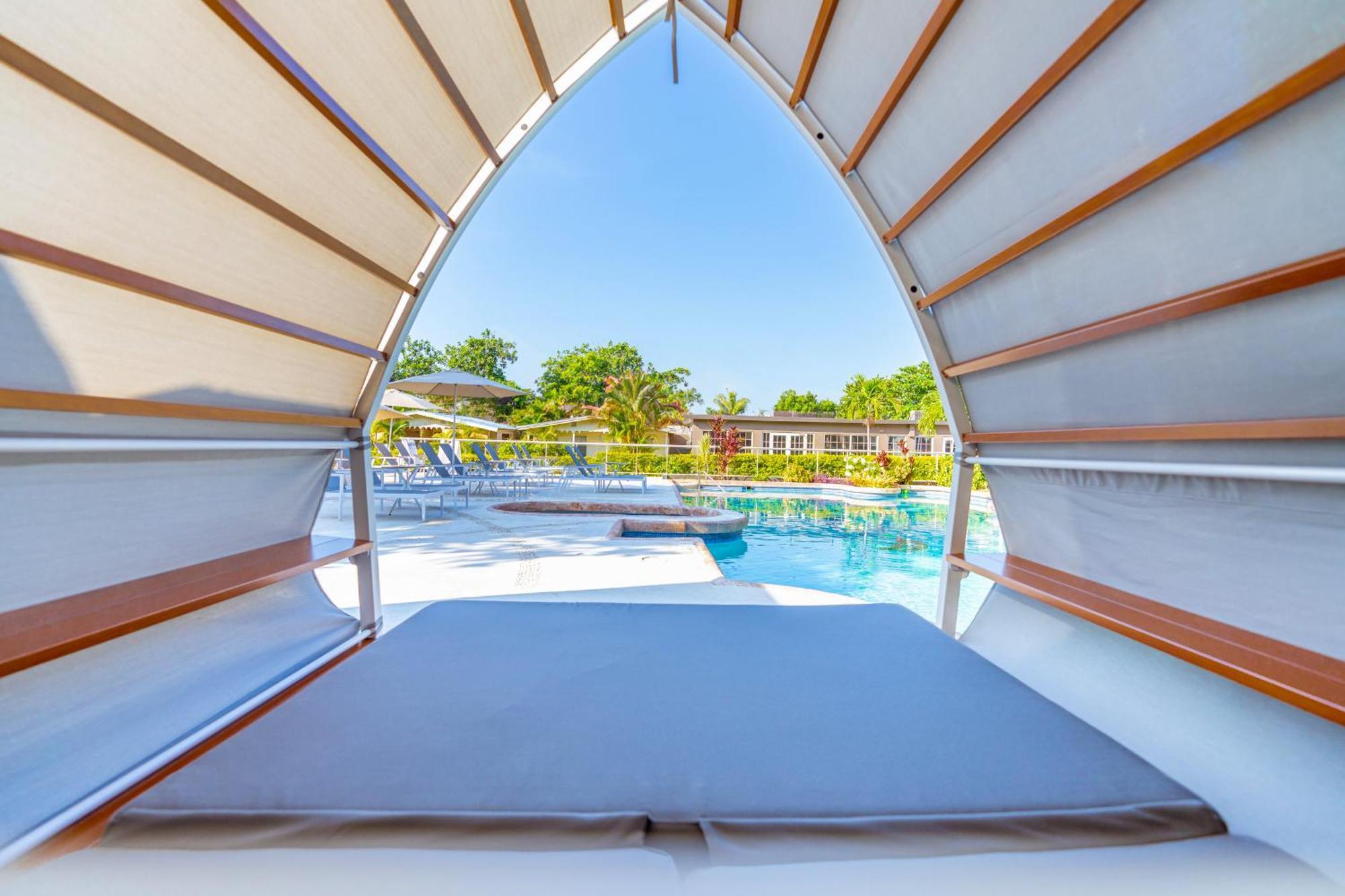 נגריל Travellers Beach Resort מראה חיצוני תמונה