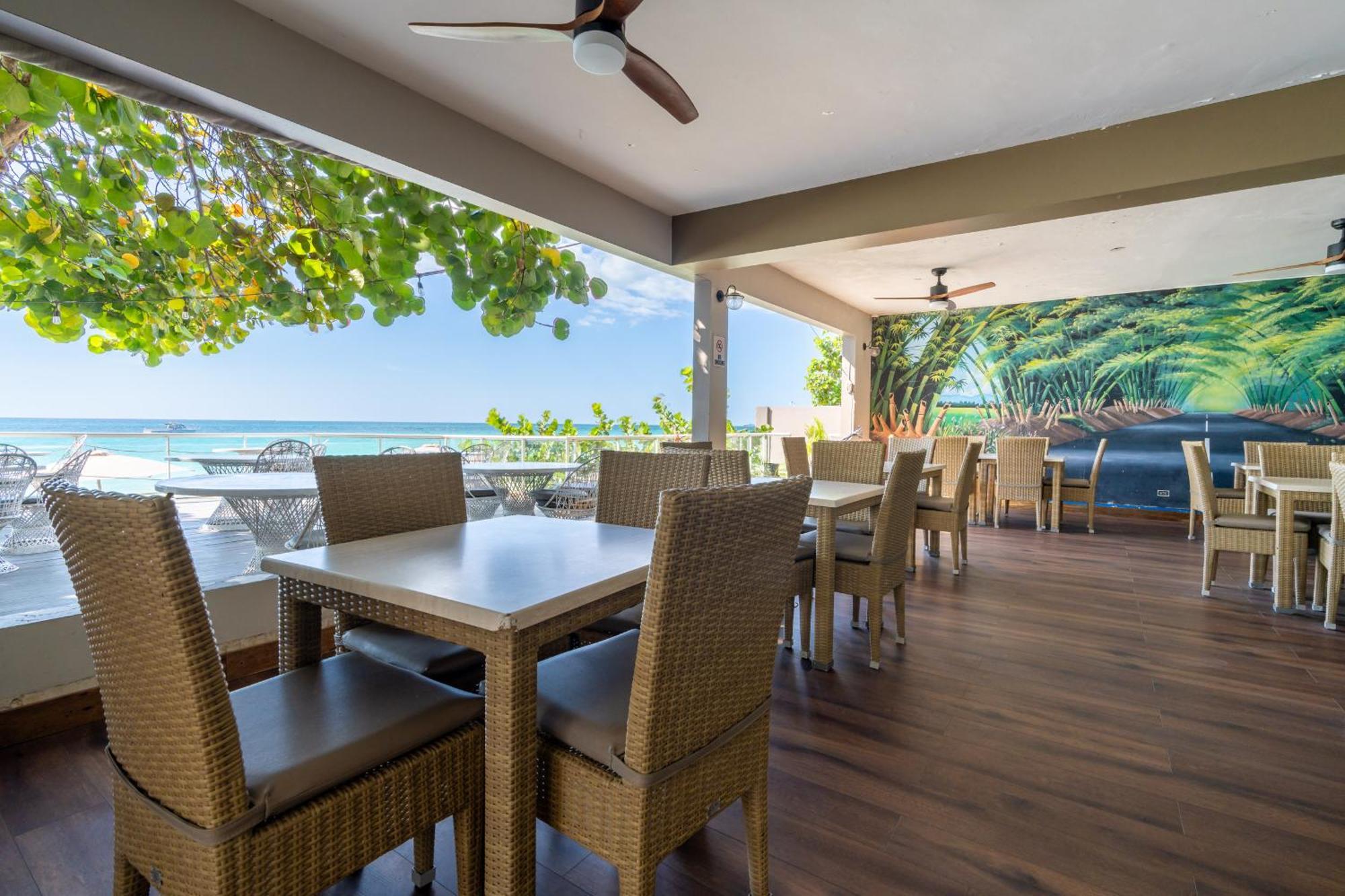נגריל Travellers Beach Resort מראה חיצוני תמונה