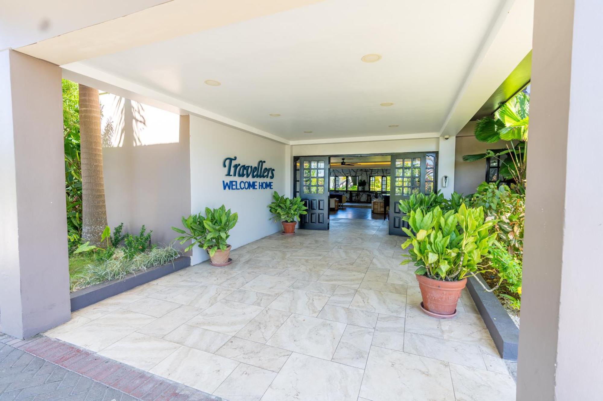 נגריל Travellers Beach Resort מראה חיצוני תמונה