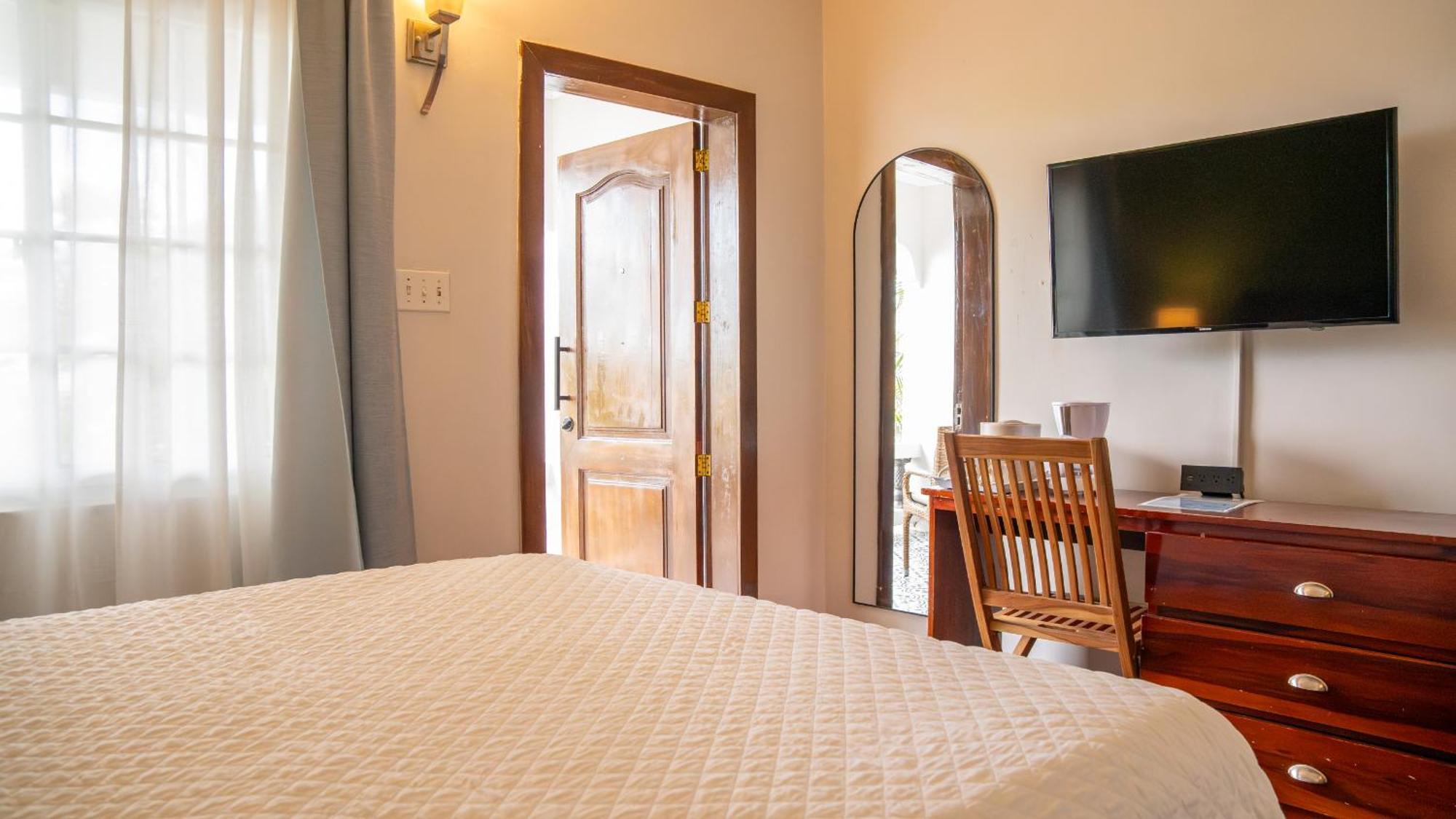 נגריל Travellers Beach Resort מראה חיצוני תמונה