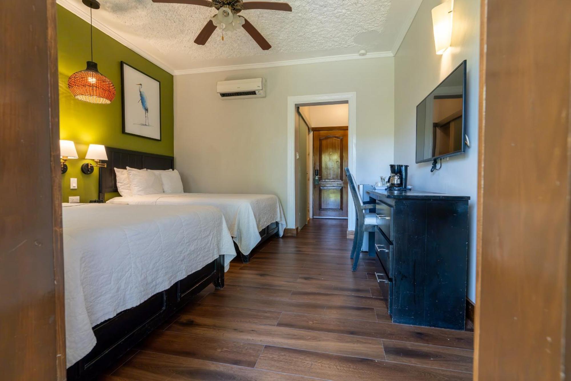 נגריל Travellers Beach Resort מראה חיצוני תמונה