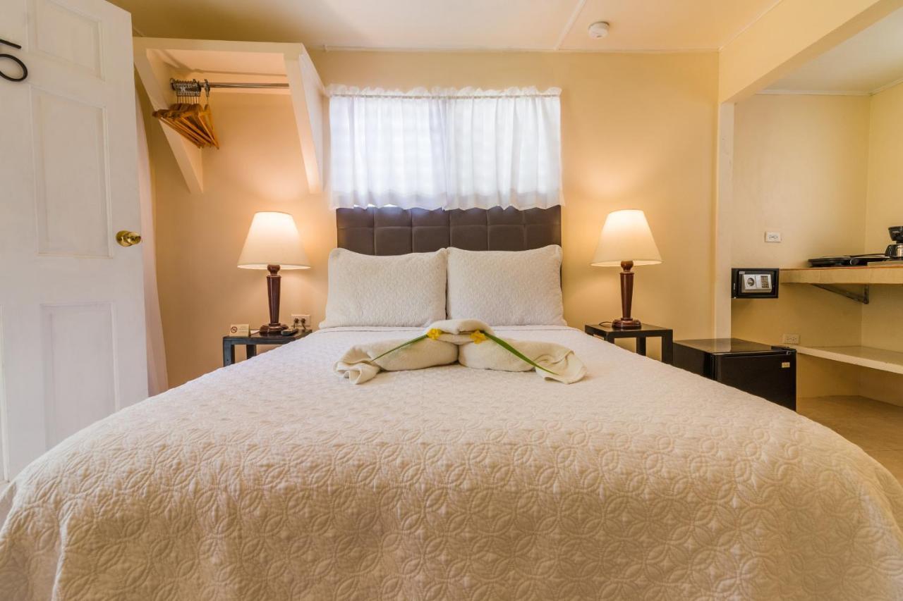 נגריל Travellers Beach Resort מראה חיצוני תמונה